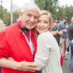 @katehudson en compagnie de Garry Marshall, réalisateur de Joyeuse Fête des Mères mais aussi de P...