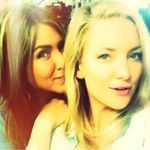 Jennifer Aniston et Kate Hudson en pleine séance photo entre copines, on like ! 
#FeteDesMeresLeFil...
